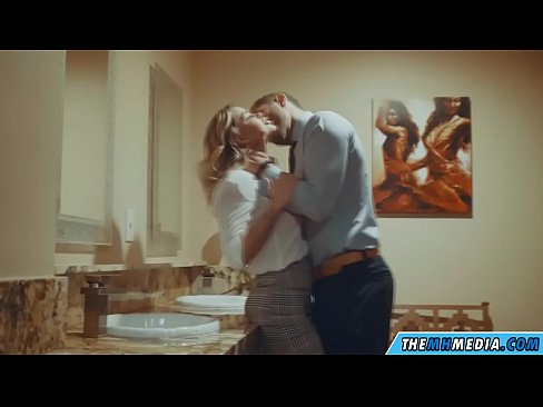 ❤️ Бүкіл аққұба сізді қоғамдық дәретханада азғырғанда ️❌  Секс бойынша бізде ﹏